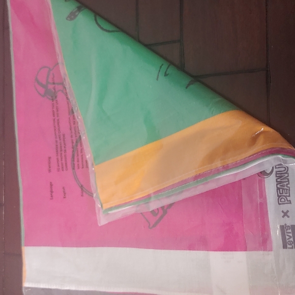 Levi × Peanuts collaboration Tee w/ Levi × Peanuts Bandana...Fire! Size M - NEW! - Picture 12 of 14